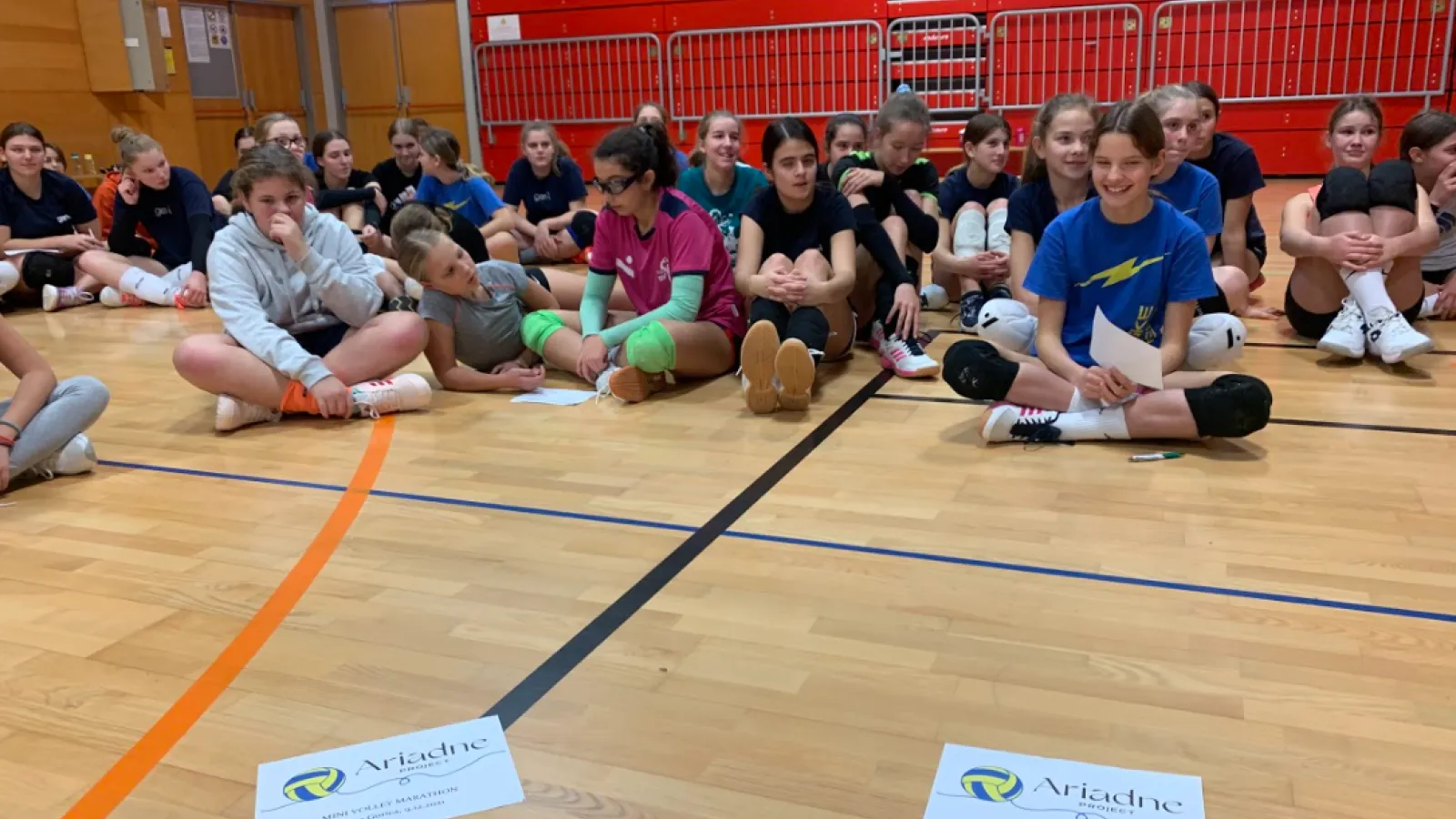 Z odbojko do dobrega za mlade: Projekt Ariadnina nit