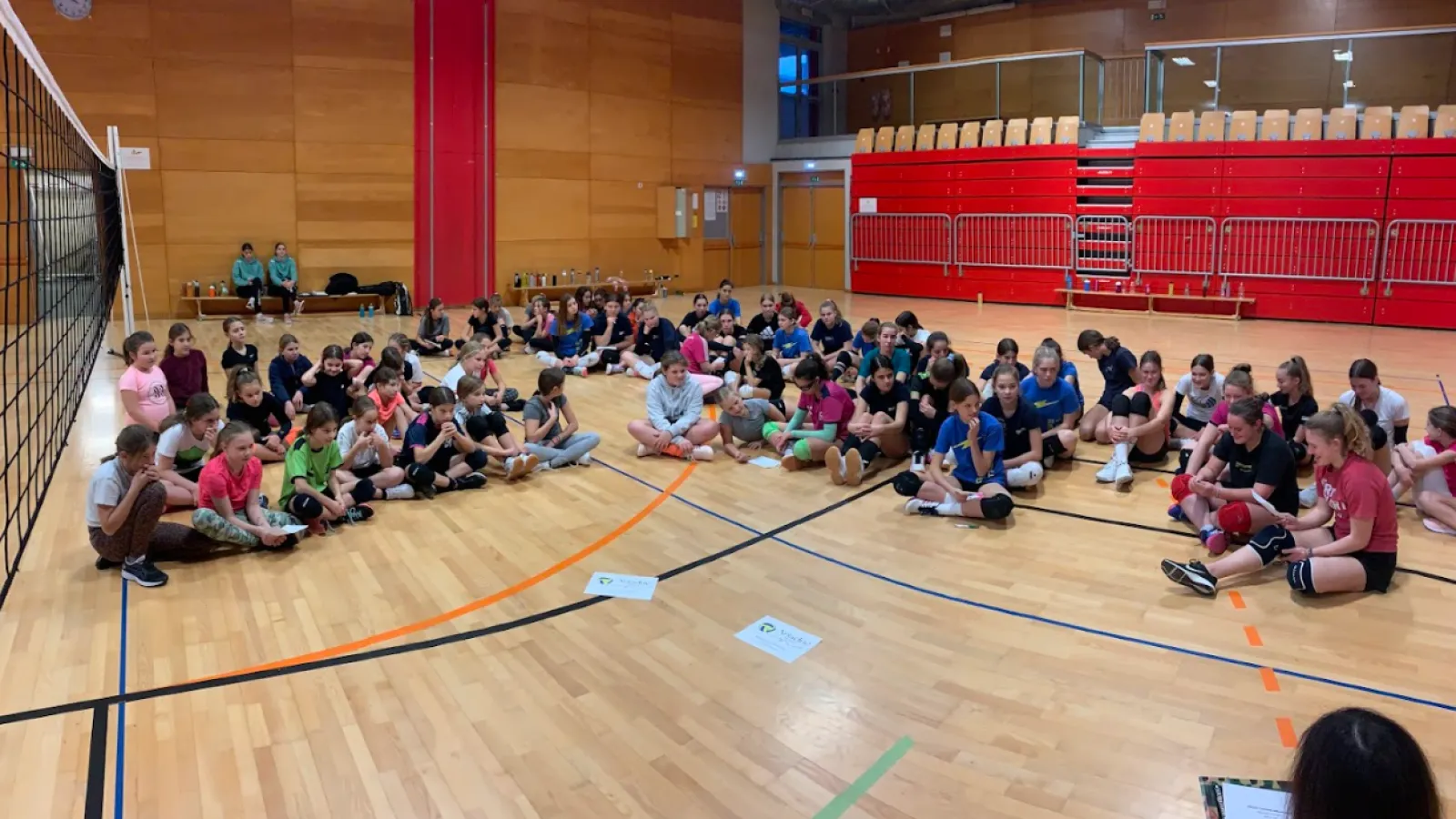 Z odbojko do dobrega za mlade: Projekt Ariadnina nit